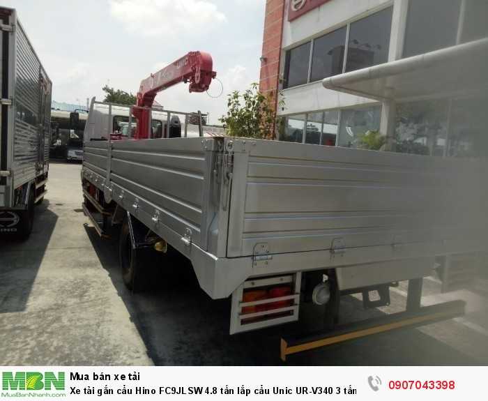 Xe tải gắn cẩu Hino FC9JLSW 4.8 tấn lắp cẩu Unic UR-V340 3 tấn, trả trước 200 triệu, giao luôn xe