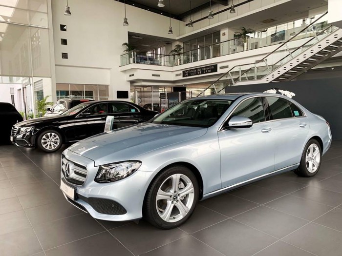 Báo giá Mercedes E250 mới 100%, hổ trợ vay vốn 80% , lãi suất ưu đãi chỉ 6%/năm