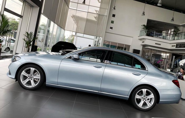 Báo giá Mercedes E250 mới 100%, hổ trợ vay vốn 80% , lãi suất ưu đãi chỉ 6%/năm