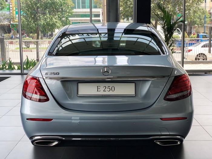 Báo giá Mercedes E250 mới 100%, hổ trợ vay vốn 80% , lãi suất ưu đãi chỉ 6%/năm