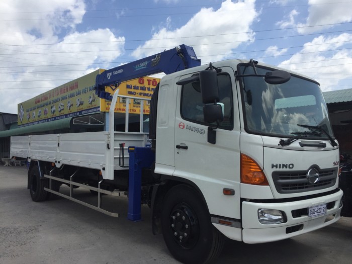 Xe tải gắn cẩu Hino FG8JPSL 8 Tấn gắn cẩu Tadano 3 tấn, trả trước 300 triệu giao luôn xe