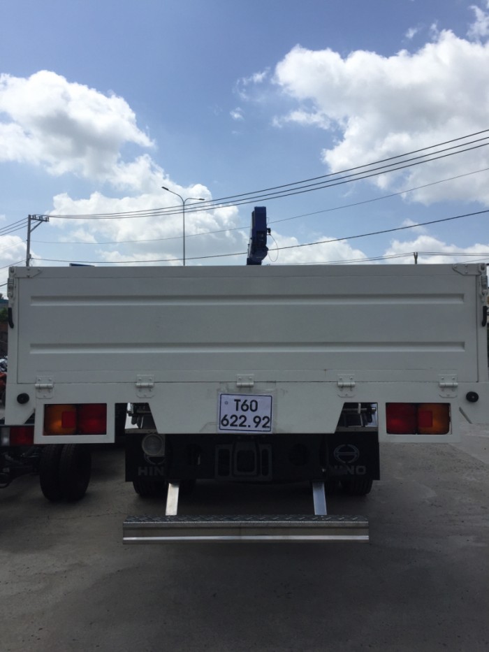 Xe tải gắn cẩu Hino FG8JPSL 8 Tấn gắn cẩu Tadano 3 tấn, trả trước 300 triệu giao luôn xe