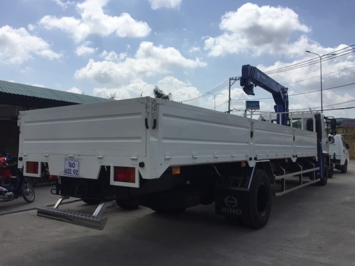 Xe tải gắn cẩu Hino FG8JPSL 8 Tấn gắn cẩu Tadano 3 tấn, trả trước 300 triệu giao luôn xe