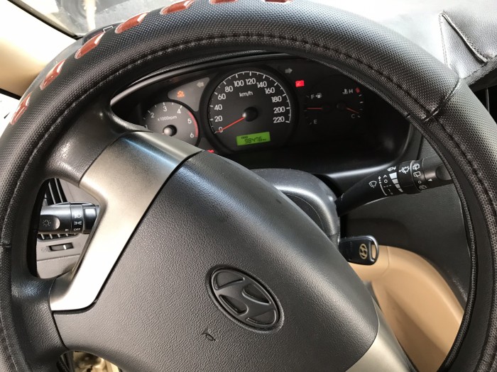 Bán Hyundai Starex 2.5MT màu vàng cát 9 chỗ ghế xoay số sàn máy dầu nhập Hàn Quốc 2012 gốc Sài Gòn