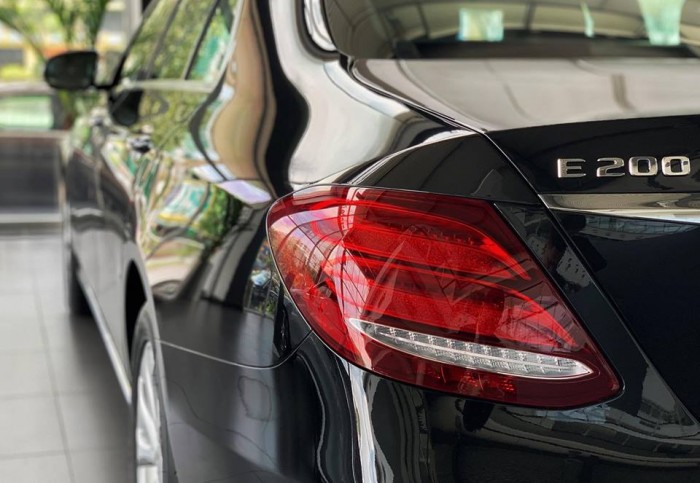 Báo giá xe Mercedes E200 mới 100% , hổ trợ vay vốn 80%, lãi suất chỉ 6%/năm