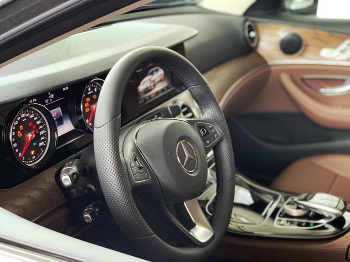 Báo giá xe Mercedes E200 mới 100% , hổ trợ vay vốn 80%, lãi suất chỉ 6%/năm