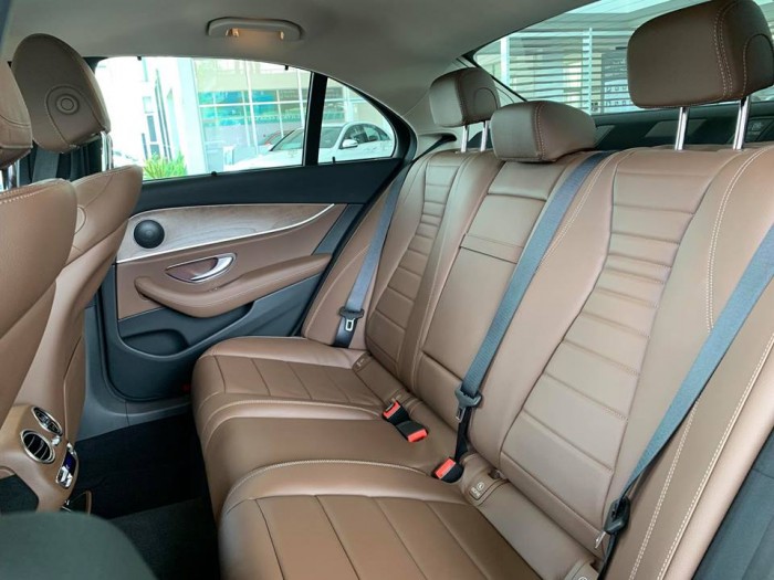 Báo giá xe Mercedes E200 mới 100% , hổ trợ vay vốn 80%, lãi suất chỉ 6%/năm