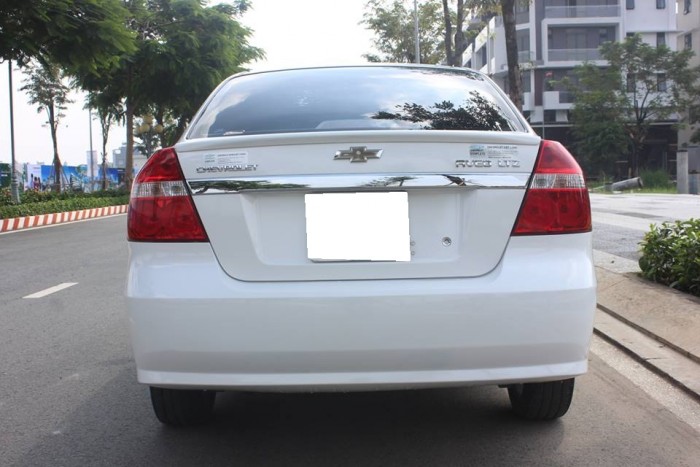 Cần tiền bán Aveo 2014 Ltz đk 2015, số tự động, màu trắng tinh cực đẹp