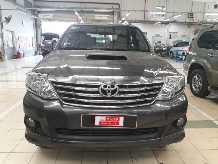 Bán xe Fortuner máy dầu đời 2014 màu Xám