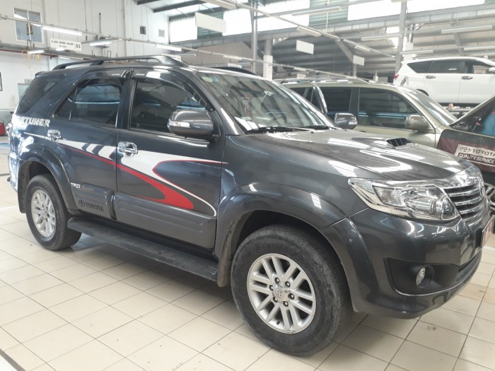 Bán xe Fortuner máy dầu đời 2014 màu Xám