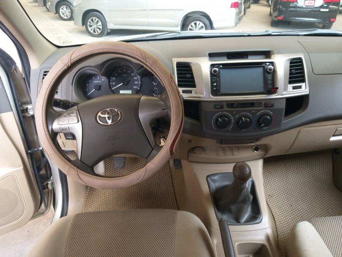 Bán xe bán tải Toyota Hilux 2.5MT đời 2012