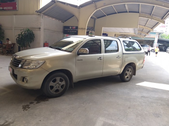 Bán xe bán tải Toyota Hilux 2.5MT đời 2012