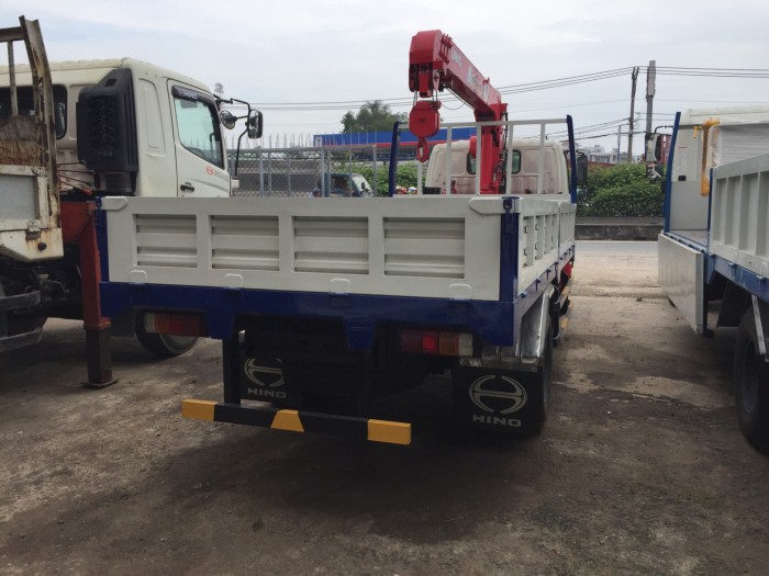 Xe tải Hino WU352L gắn cẩu UNIC 2.3 tấn UR-V233 tại Ô Tô Miền Nam