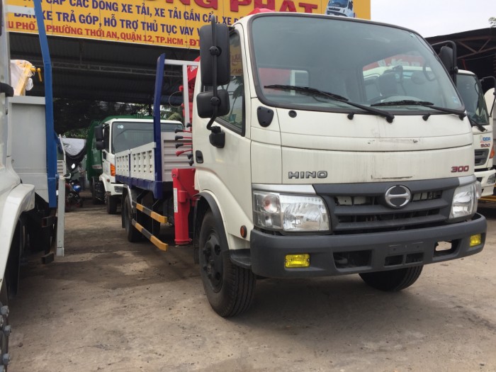 Xe tải Hino WU352L gắn cẩu UNIC 2.3 tấn UR-V233 tại Ô Tô Miền Nam