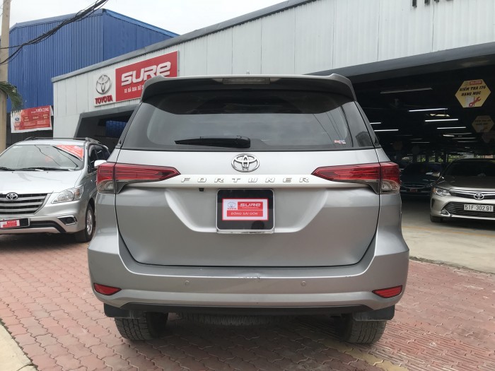 Cần bán xe Fortuner máy Dầu đời 2017 màu Bạc