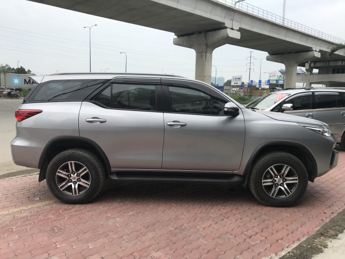 Cần bán xe Fortuner máy Dầu đời 2017 màu Bạc