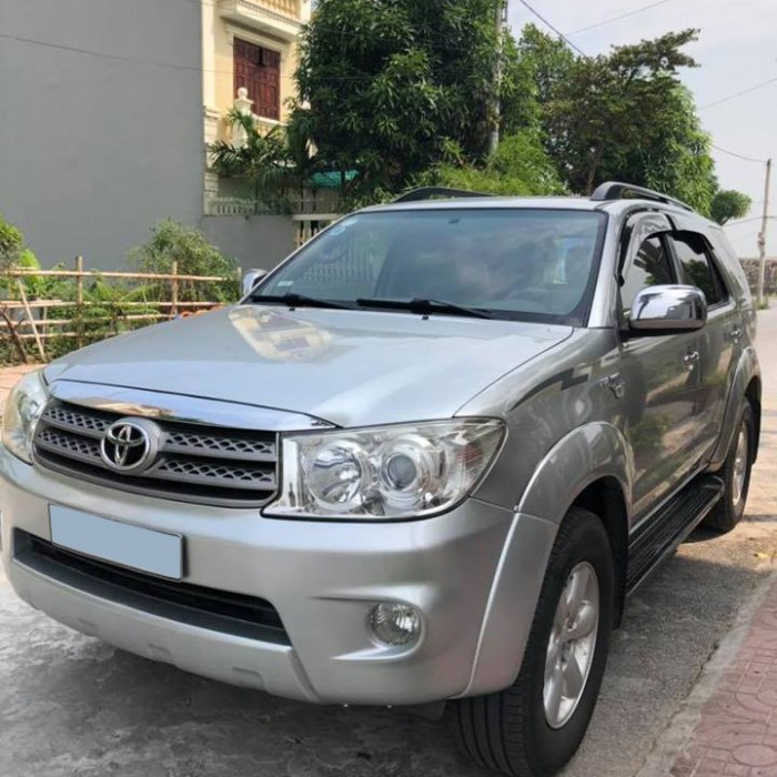 Bán Toyota Fortuner V 2010 Bạc xe gia đình chính chủ bao đẹp