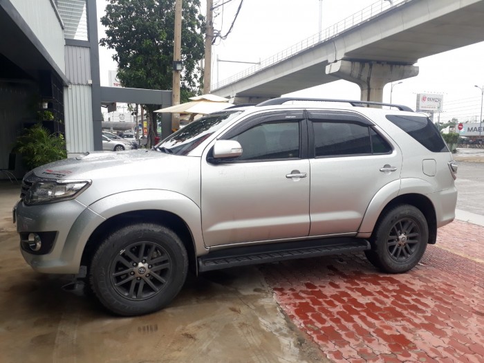 Bán gấp Fortuner máy Dầu số sàn đời 2015