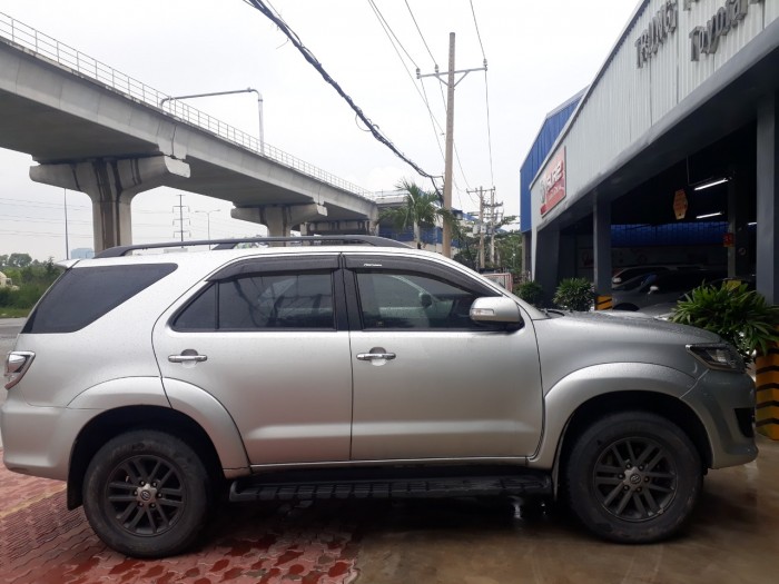 Bán gấp Fortuner máy Dầu số sàn đời 2015