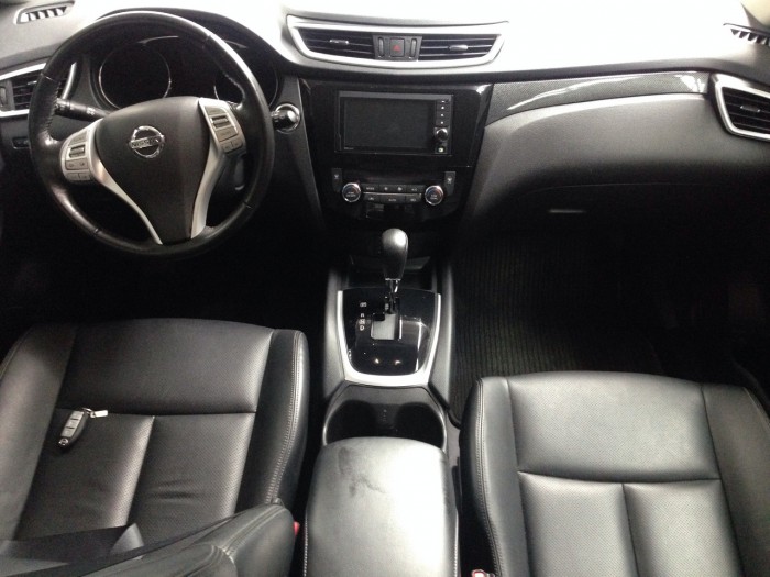 bán nhanh xe Nissan X-Trail 2.0AT Premium 2018 màu đỏ biển Sài Gòn