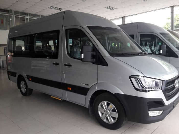 Hyundai solati 16 chỗ 2018 màu bạc - tặng kèm định vị GPS và usb theo xe