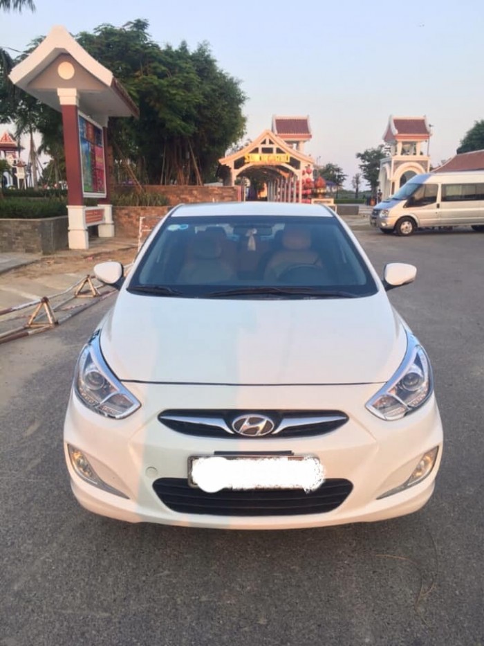 Gia đình cần bán Accent 2014, số sàn, màu trắng tinh còn đẹp