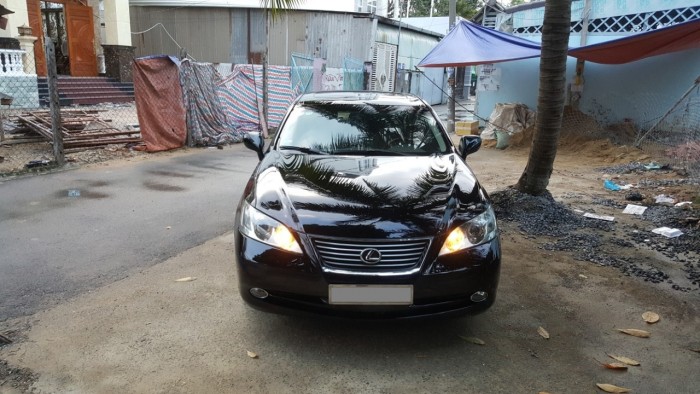 Nhà mình cần bán xe hiệu Lexus es350 đời 2008 màu đen VIP