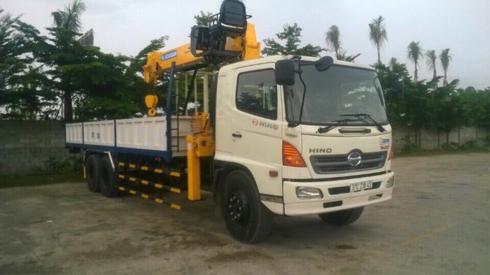 Xe tải Hino FL gắn cẩu Soosan 746L sức nâng 7.5 tấn, tải trọng hàng 12 tấn, cẩu vươn dài 19m