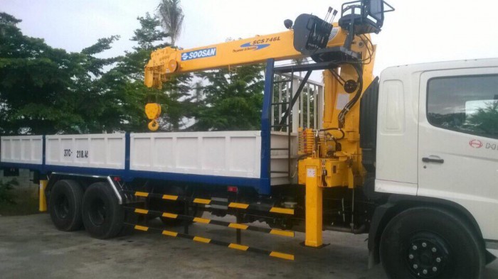 Xe tải Hino FL gắn cẩu Soosan 746L sức nâng 7.5 tấn, tải trọng hàng 12 tấn, cẩu vươn dài 19m