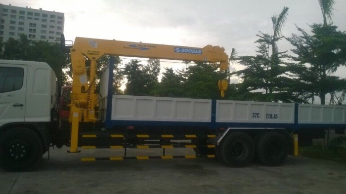 Xe tải Hino FL gắn cẩu Soosan 746L sức nâng 7.5 tấn, tải trọng hàng 12 tấn, cẩu vươn dài 19m