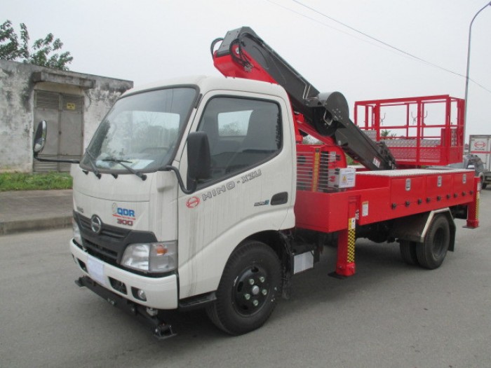 Xe tải gắn cẩu Hino 1.9 tấn XZU650L, gắn cẩu Unic V340 3 tấn, trả trước 80 triệu, giao luôn xe