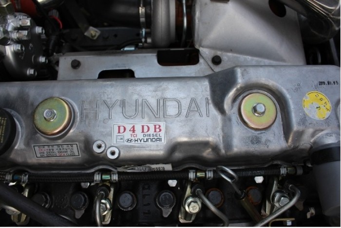 Xe tải gắn cẩu Hyundai HD120SL, tổng tải hàng 6.8 tấn, gắn cẩu Unic 3 tấn 4 đốt, trả trước 80 triệu giao luôn xe