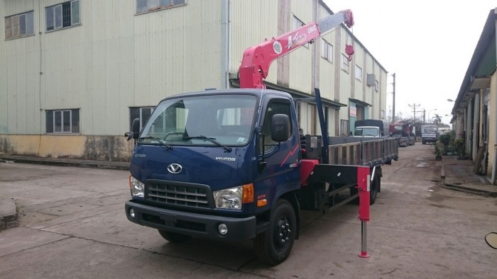 Xe tải gắn cẩu Hyundai HD120SL, tổng tải hàng 6.8 tấn, gắn cẩu Unic 3 tấn 4 đốt, trả trước 80 triệu giao luôn xe