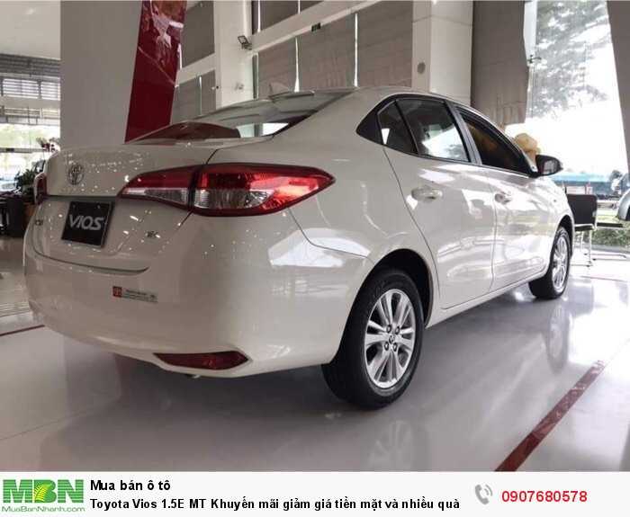 Toyota Vios 1.5E MT Khuyến mãi giảm giá tiền mặt và nhiều quà tặng kèm theo xe