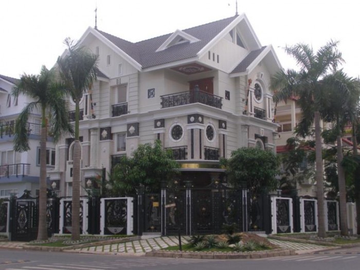 Bán gấp nhà biệt thự ngã tư Hàng Xanh, quận Bình Thạnh, 14x22m, 4 lầu, 2 mặt tiền