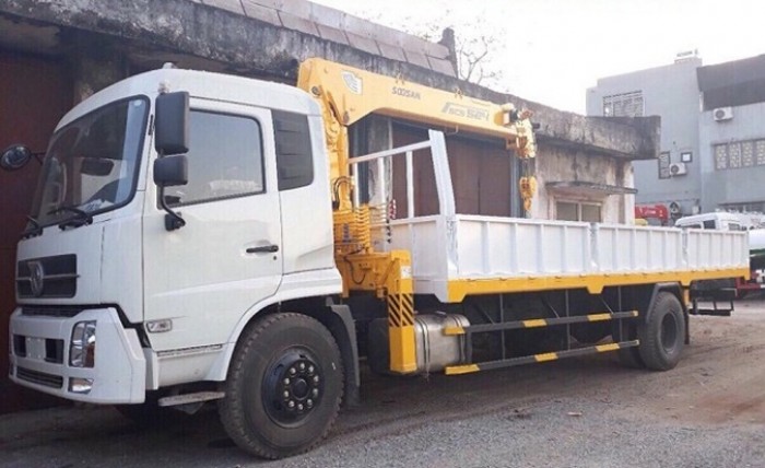 Xe tải Dongfeng B170 tải trọng 8.2 tấn, gắn cẩu Unic 3 tấn, trả trước 100 triệu, giao luôn xe