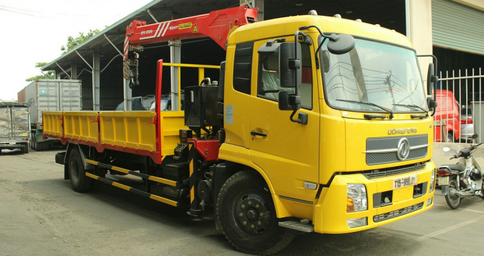 Xe tải Dongfeng B170 tải trọng 8.2 tấn, gắn cẩu Unic 3 tấn, trả trước 100 triệu, giao luôn xe