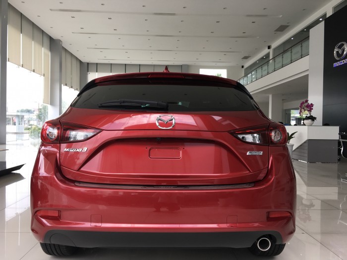 Mazda Bình Dương bán xe Mazda 3 1.5 Hatback màu Đỏ, có hàng giao ngay, trả trước 180tr