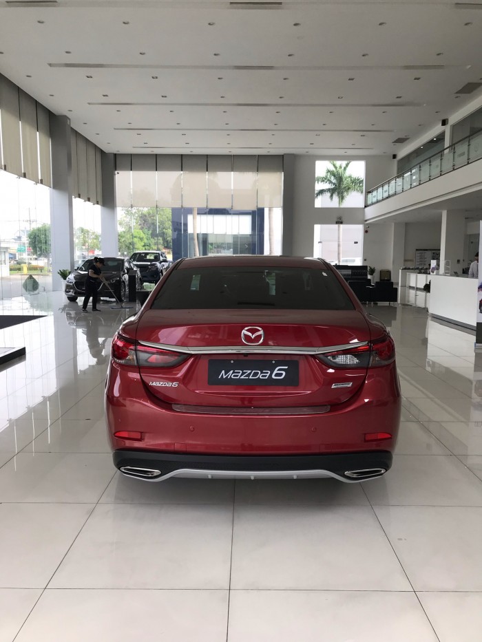 Mazda Bình Dương bán xe Mazda 3 1.5 Hatback màu Đỏ, có hàng giao ngay, trả trước 180tr