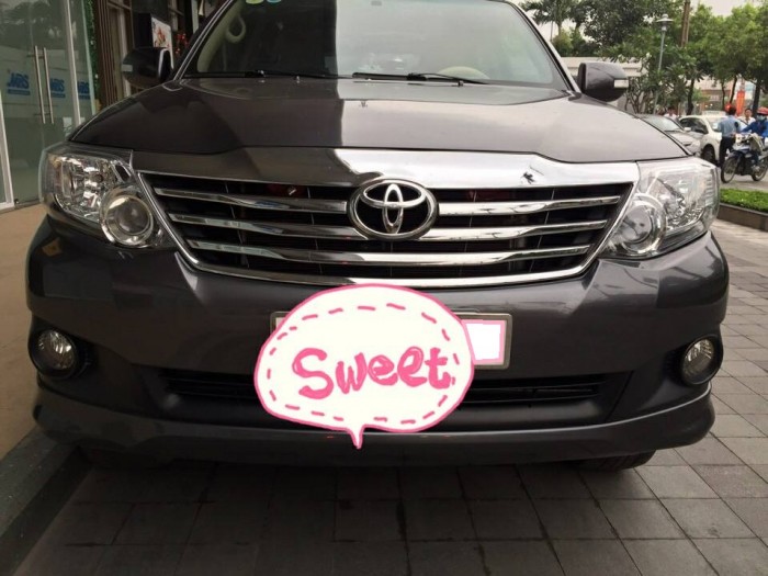 Cần bán xe Toyota Fortuner 2013 at xăng màu xám chì