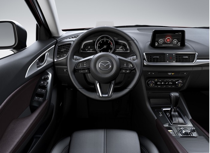 Mazda 3 2018 hatchback khuyến mãi khủng trong tháng 10