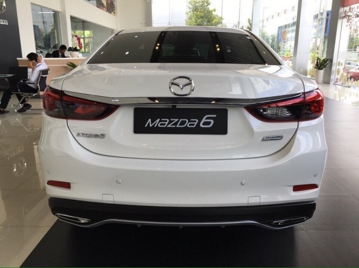 Mazda 6 2018 2.0 cao cấp ưu đãi khủng tháng 10