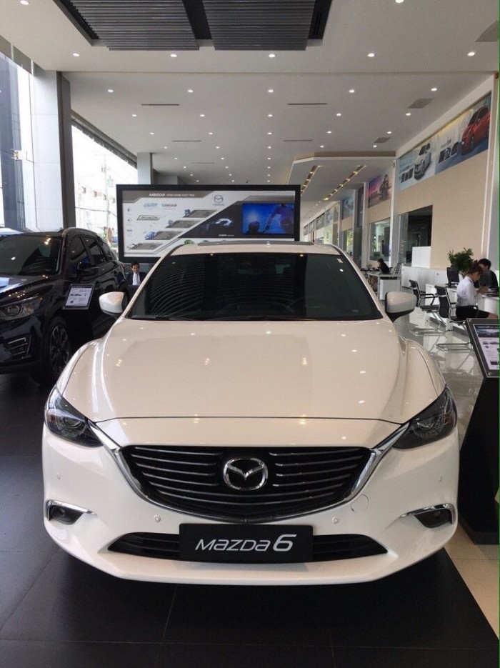 Mazda 6 2018 2.0 cao cấp ưu đãi khủng tháng 10