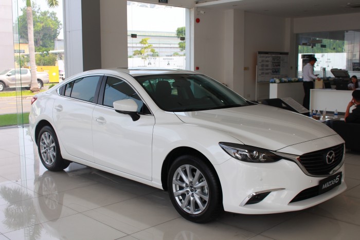 Mazda 6 2018 2.0 cao cấp ưu đãi khủng tháng 10