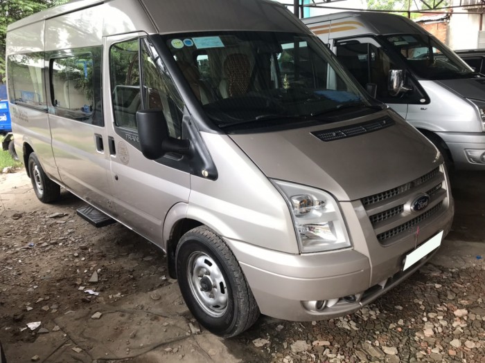 Cần bán gấp xe Ford Transit đời 2013 số sàn máy dầu,màu bạc