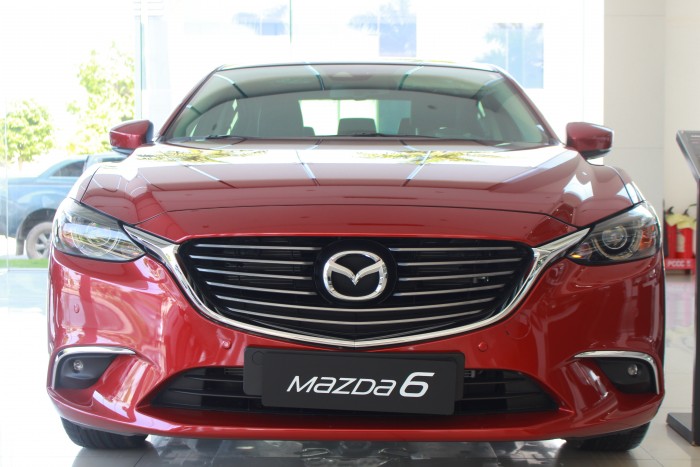 Mazda 6 2018 2.5 cao cấp ưu đãi khủng tháng 10
