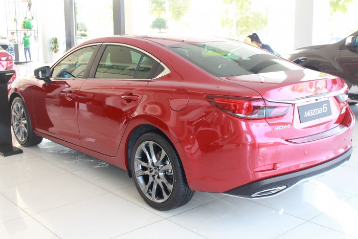 Mazda 6 2018 2.5 cao cấp ưu đãi khủng tháng 10