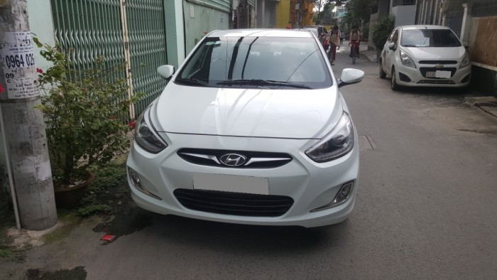 Bán Hyundai Accent 2015 số sàn màu trắng nhập Hàn Quốc