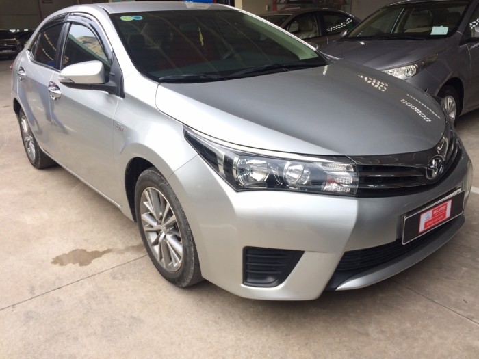 Bán xe Altis số sàn màu Bạc đời 2015