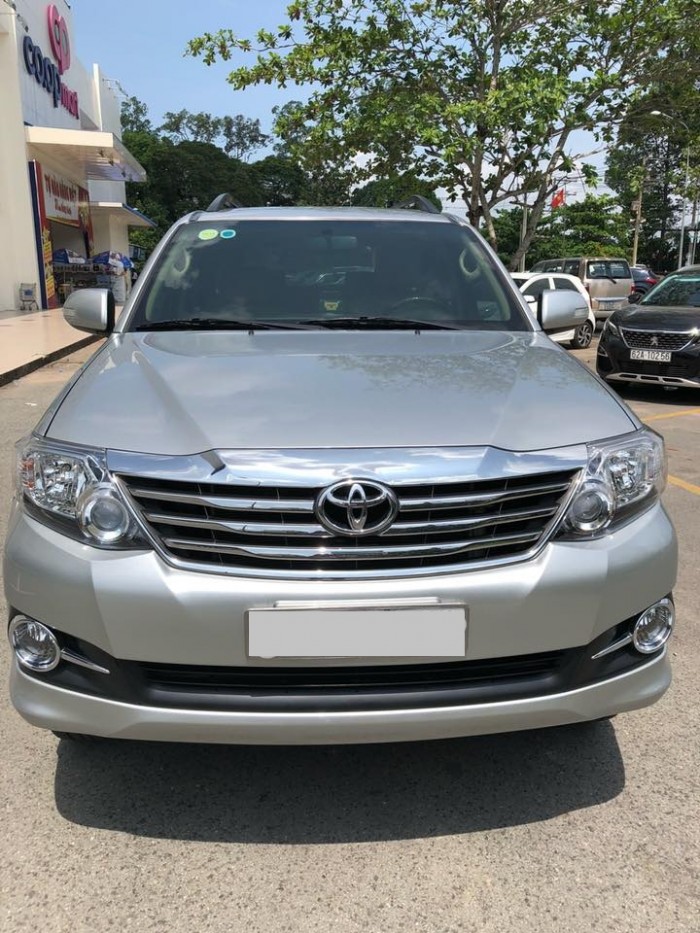 Cần bán xe Fortuner 2015 máy xăng tự động, gia đình sử dụng